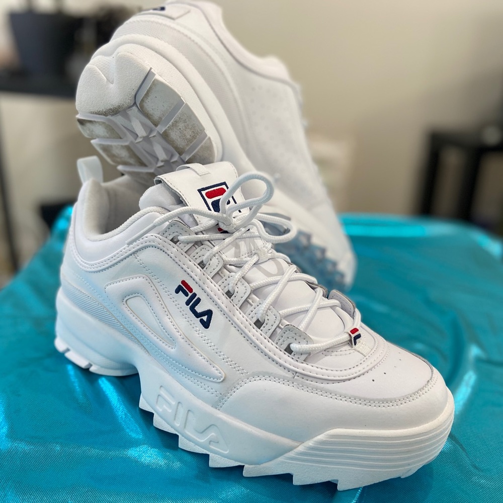 All White Fila’s